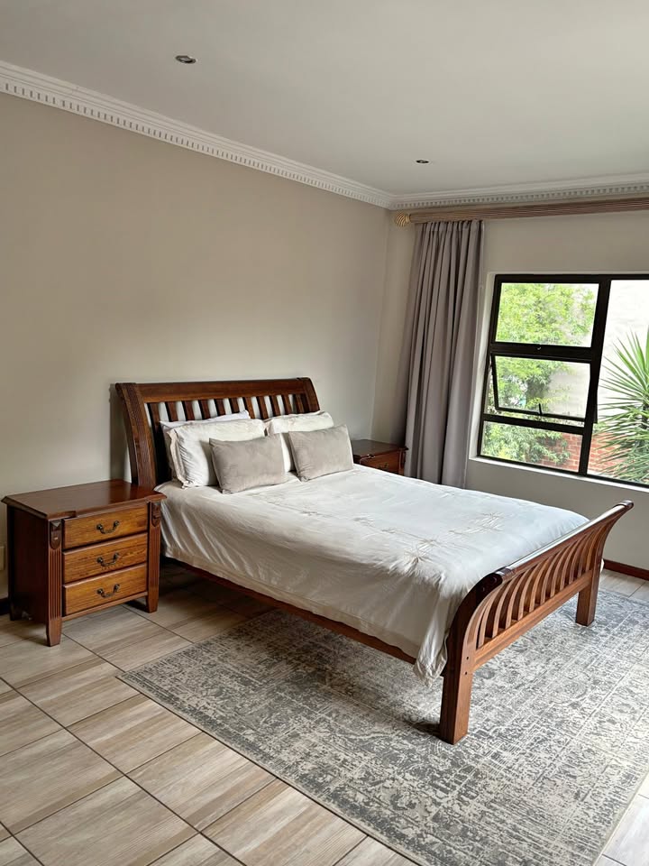 Queen Bed with drawers both sides - Image 2